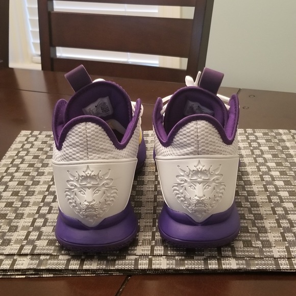 Nike LeBron Witness 4 Lakers Basketball Shoes (Size 11) - Picture 6 of 11